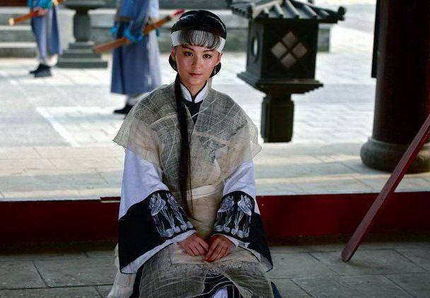 民间广为流传的杨乃武与小白菜的故事,是清朝历史上有名的冤假错案,正