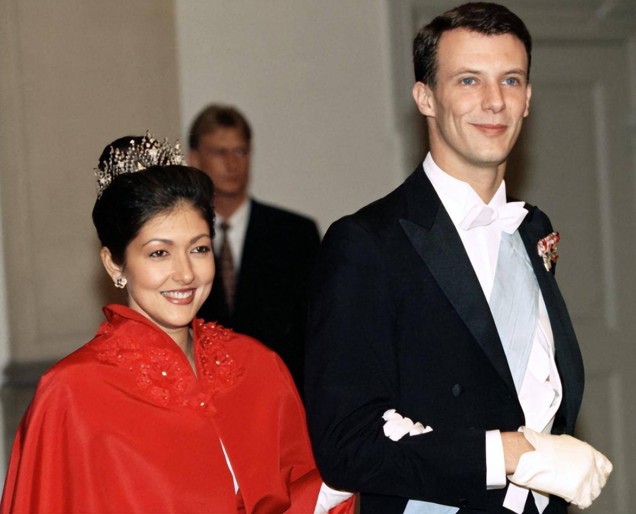 丹麦女王和丈夫恩爱51年,儿子却很花心,连累4个孩子被剥夺封号?