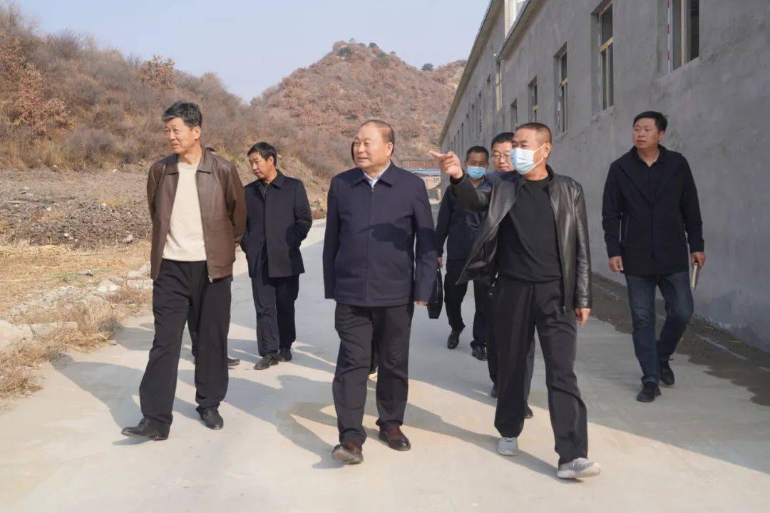 10月25日,市人大常委会党组书记,主任刘文勤带队赴隆化县苔山镇十二挠