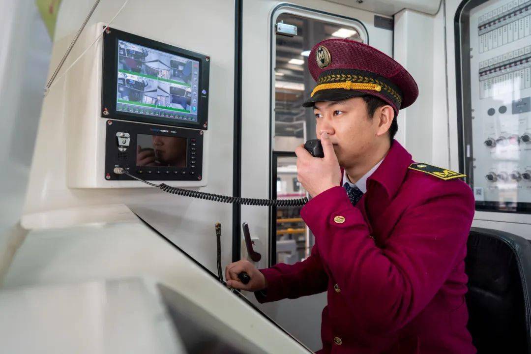 地铁知乎丨地铁工作人员信息传递,全靠它!