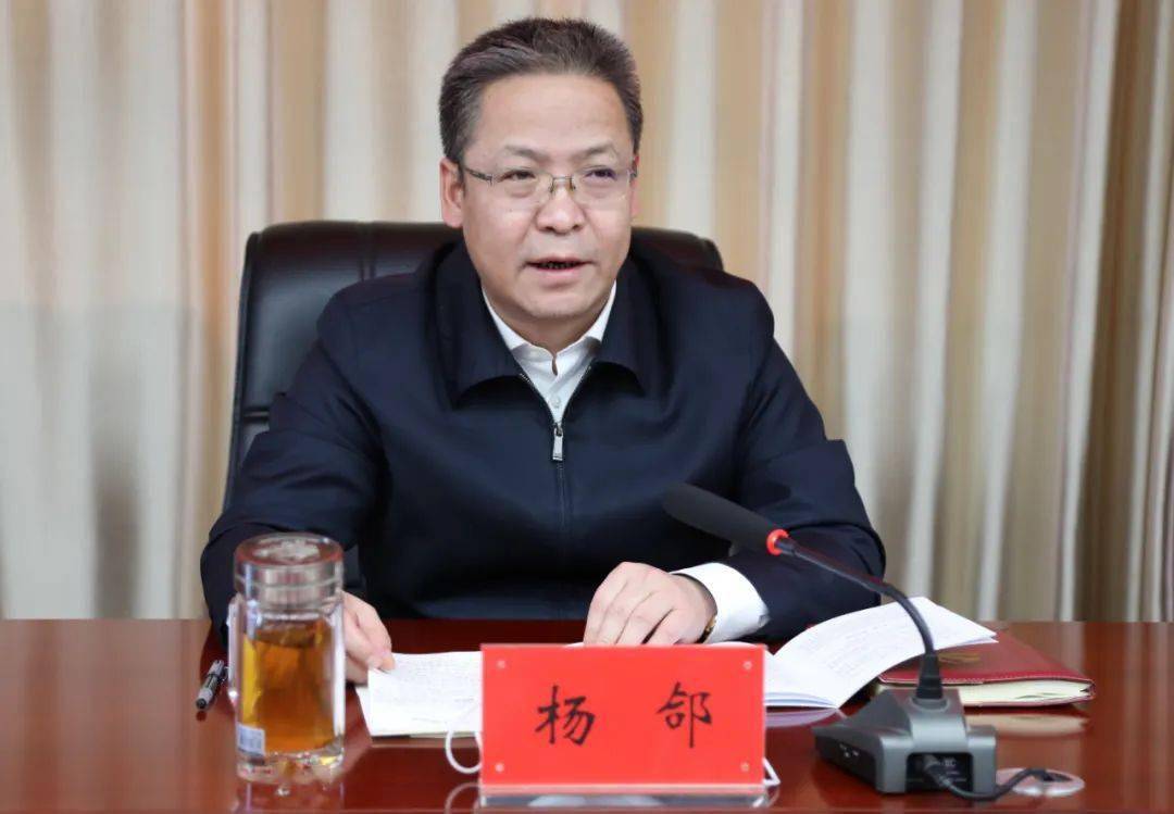 党组成员,副主任陈荣介绍《条例》有关情况,市政府副市长刘诚讲话,市