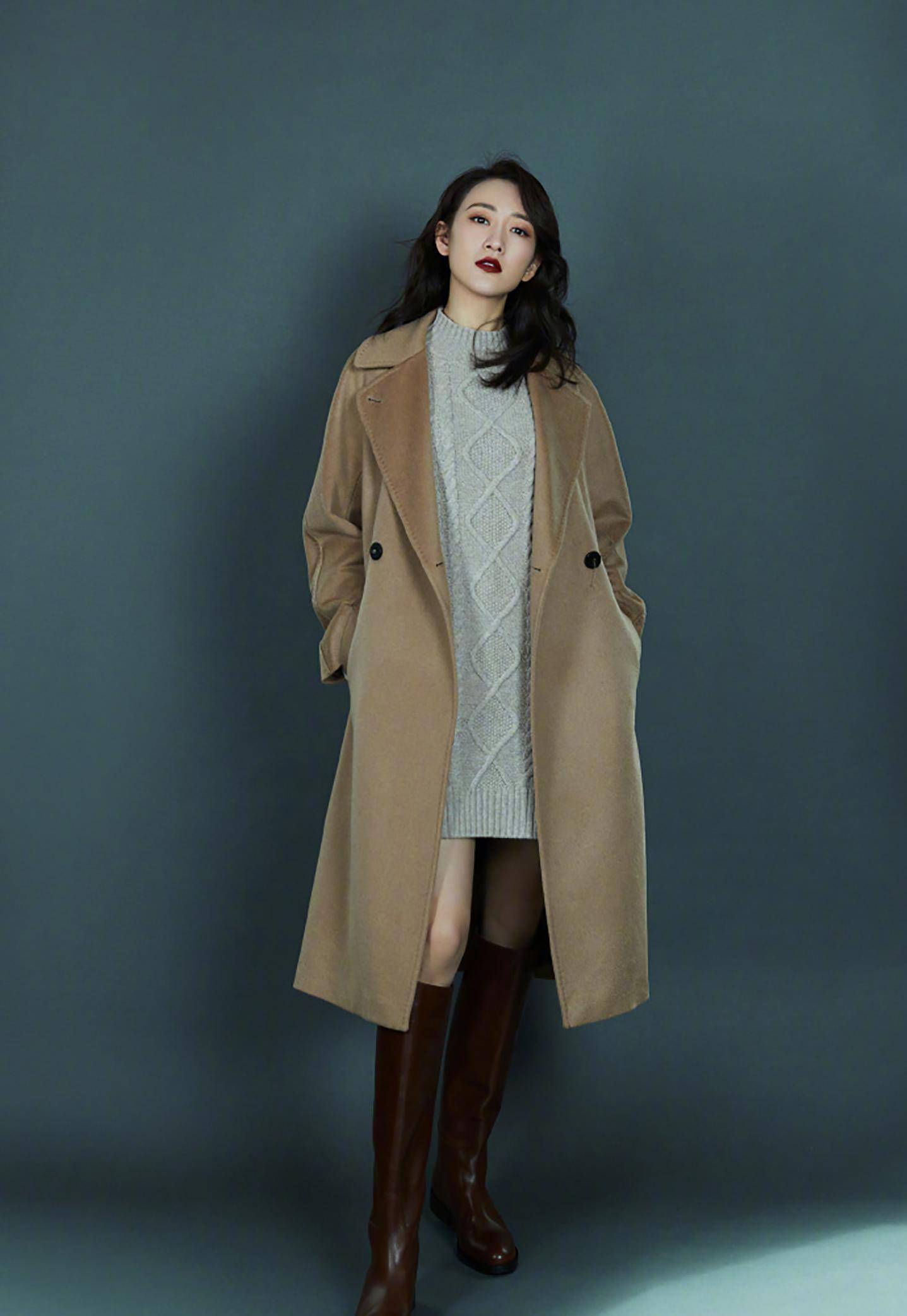 "寡姐"斯嘉丽婚后也发福,穿卫衣配紧身牛仔裤显胯宽,胖得真实_女生