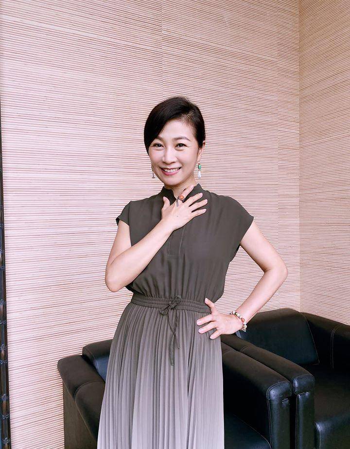 方文琳短裤解放!炸出白皙长腿 不输20岁女儿_脸书_影片_姊妹