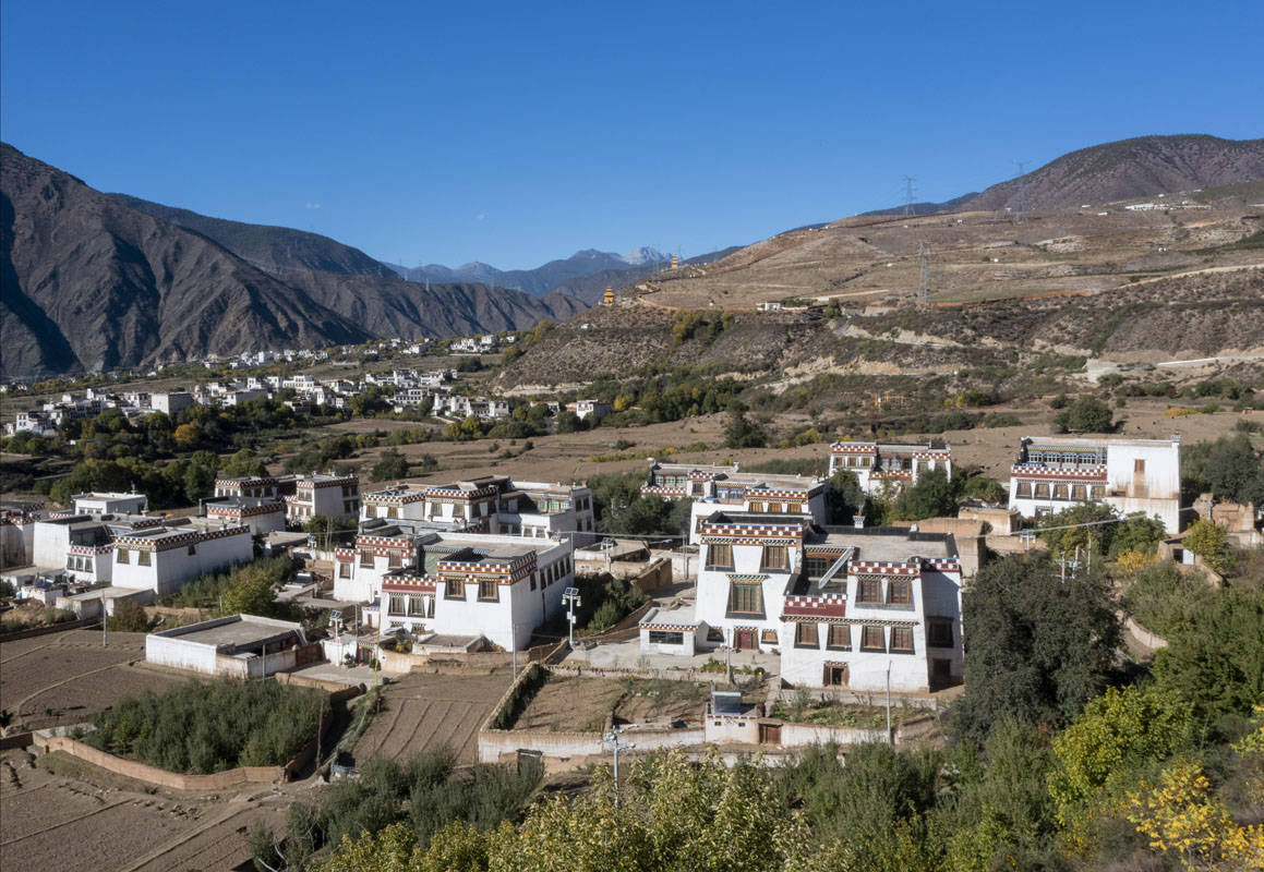 乡城白藏房:遗落在人间的白珍珠_外墙_正方形_建筑