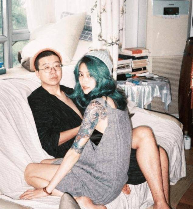 黑尾酱为啥会嫁给李诞?等看到李诞大学的旧照后,难怪会在一起!