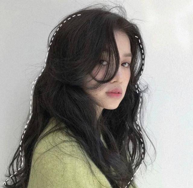 今年流行"梅花卷",气质又显嫩,长发短发都能烫_头发_发型_姐妹