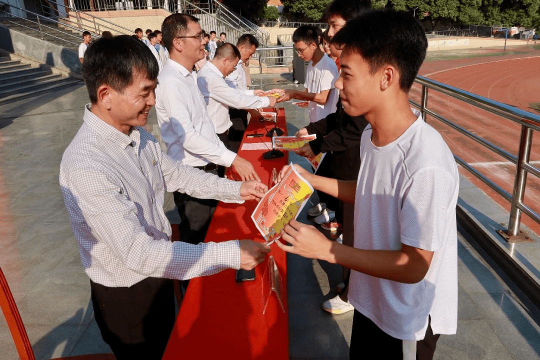 寻乌中学校长谢双全图片