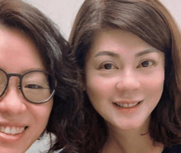 54岁"任盈盈"近况,曾遇严重车祸断5条肋骨,今面色红润恢复好_梁佩玲