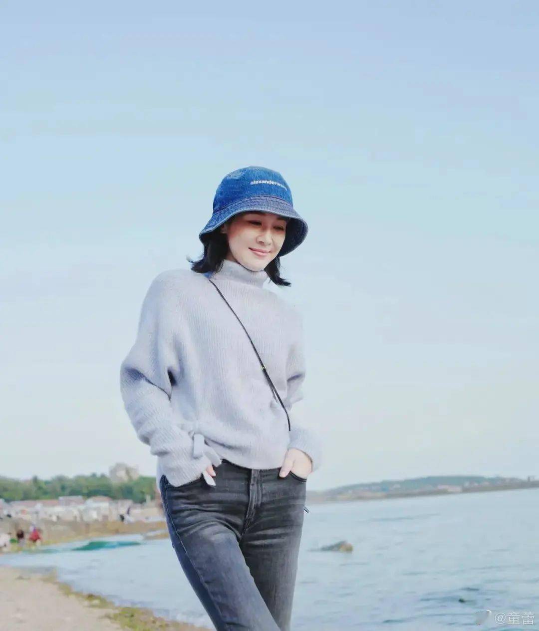 看过亮剑的朋友们都应该知道,她在电视剧里的表现也是非常不错的.