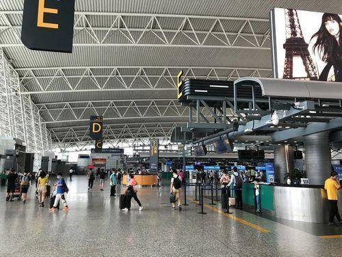 一天新增500例感染，广州航班取消率上升4个点，达888班