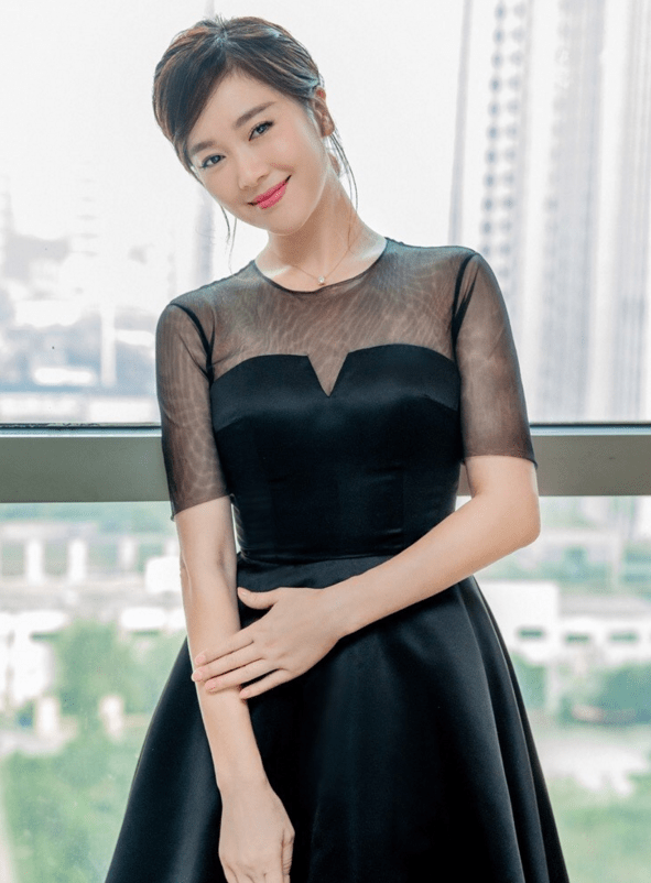 后来在《中国式分手》,《大约在春季》,《人在囧途》等戏剧中,左小青