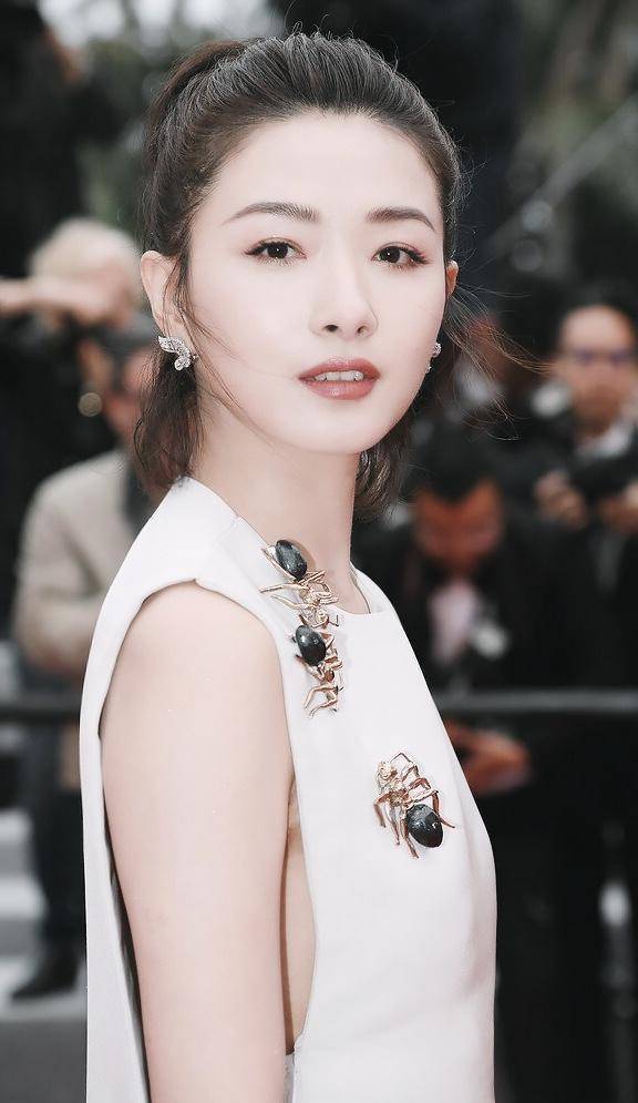 没有张雨绮"作",没有宁静"飒",万茜为何成为娱乐圈"团宠"_父亲_姐姐