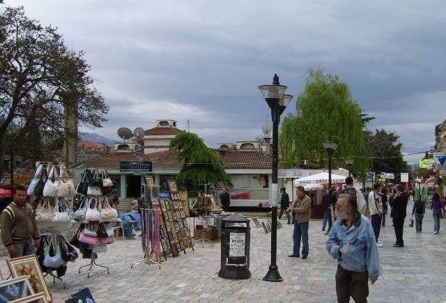 这个国家就是马其顿共和国,位于巴尔干半岛内陆,是巴尔干地区为数不多