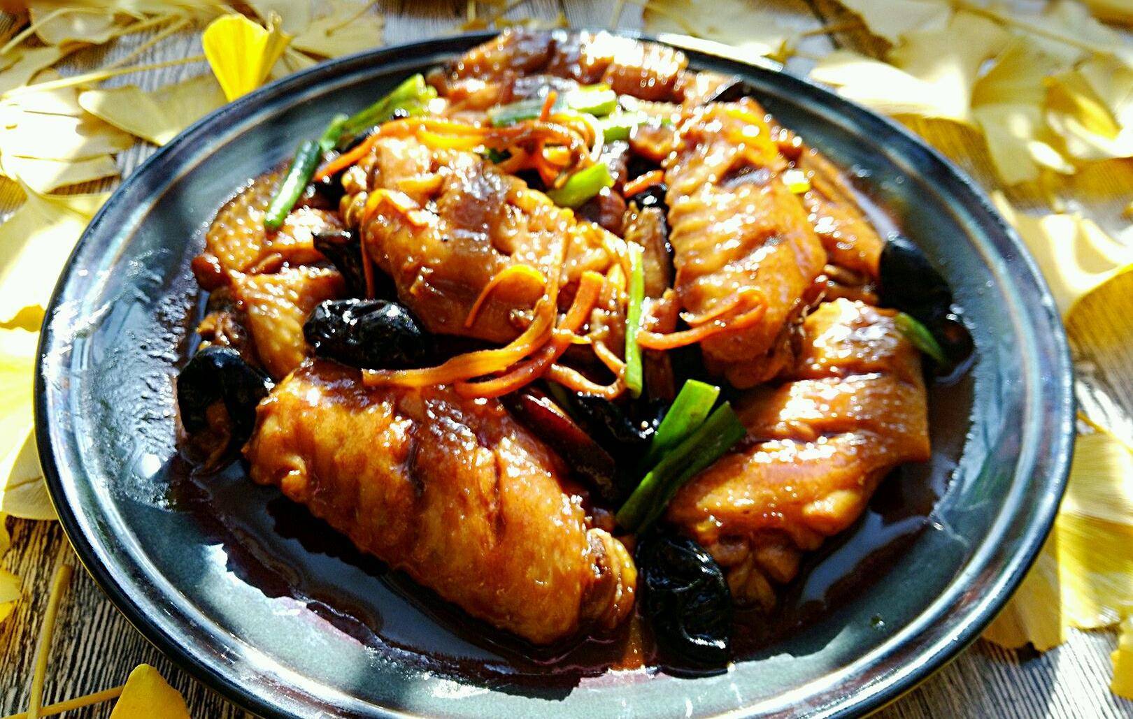 教你解馋又下饭的黄焖鸡翅,吃起来很过瘾,孩子三天两天点名要吃_香菇