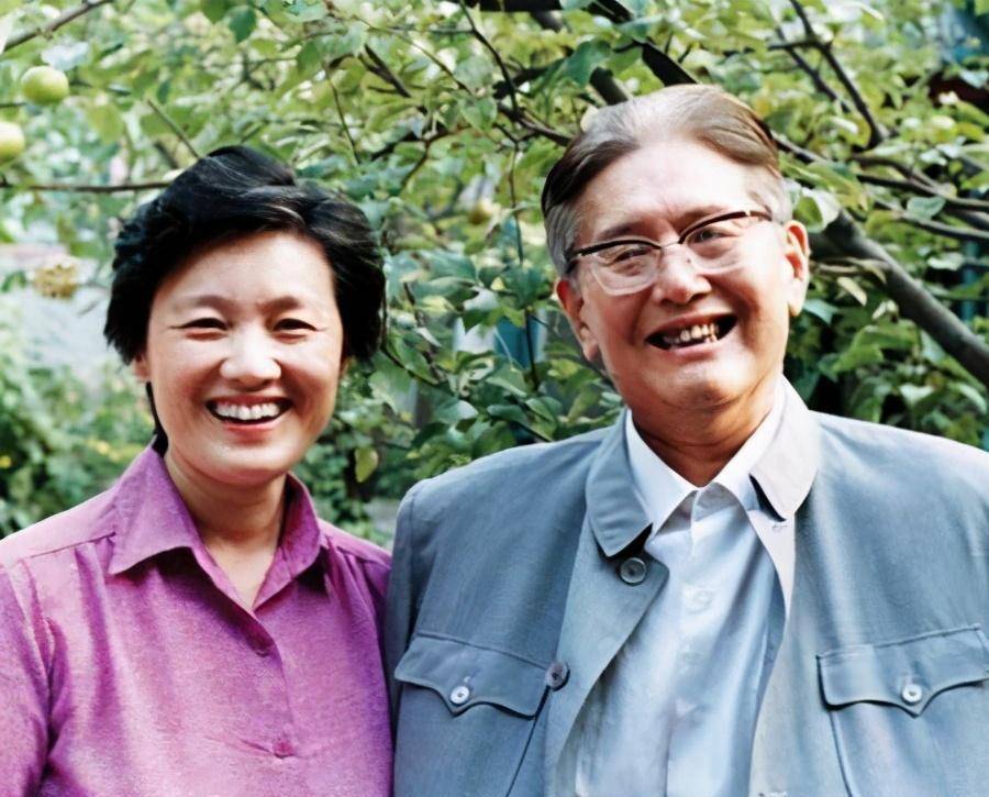 痞女"洪晃:4段婚姻,怒甩陈凯歌,她才是真正的名媛_章含之_母亲_杨小平