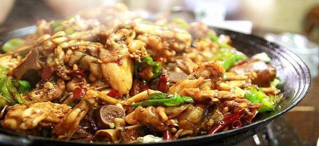 美食湖湘,经典湘菜——吊锅牛蛙,鲜嫩可口,味美醇香扑鼻而来_萝卜