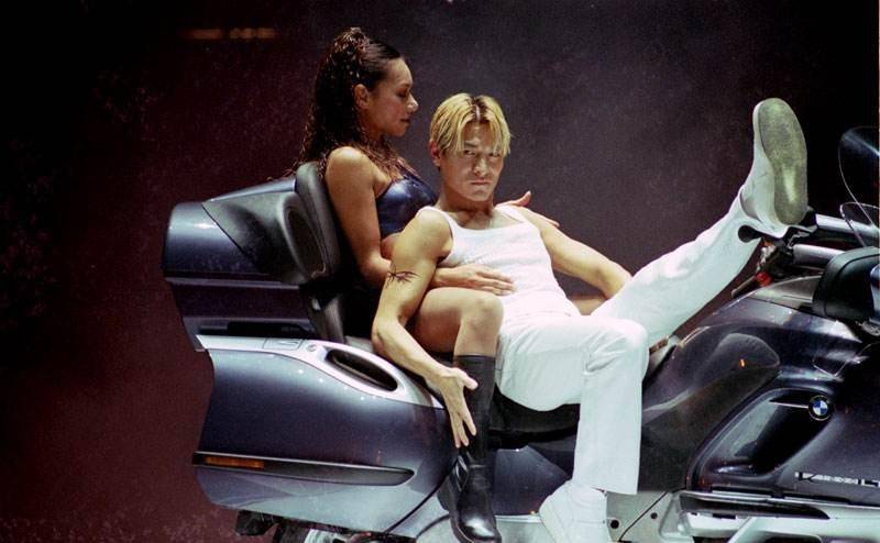 刘德华最经典的演唱会,为什么是1999年那场?_华仔_表演_观众