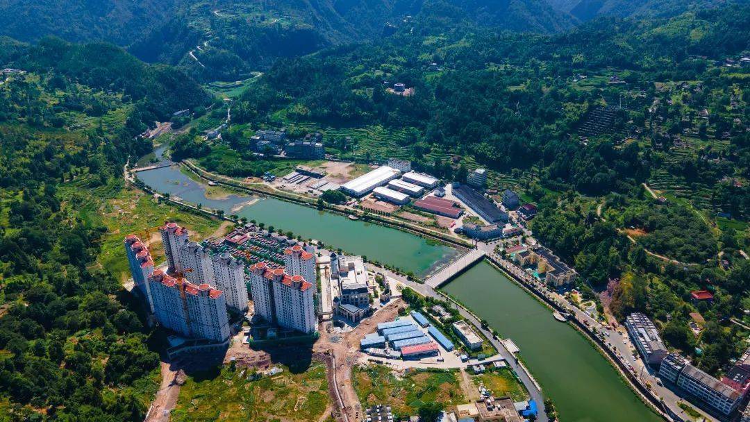 近年来,文成县玉壶镇积极组织村民,海外侨胞等民间组织积极参与河湖