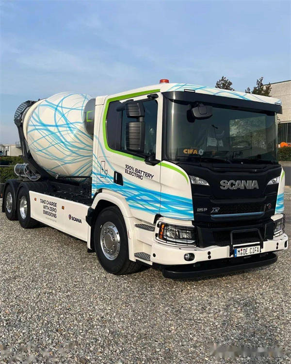 斯堪尼亚带来的是一款电动搅拌车,车辆基于斯堪尼亚25p纯电动卡车底盘