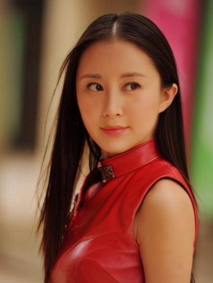 "傻妞"舒畅:父亲分手,母亲早逝,5岁进圈,成名后爸爸来相认_毛晓彤