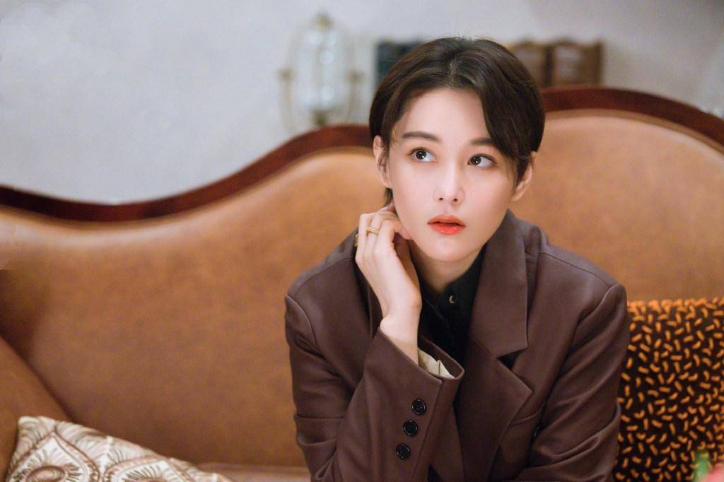 热巴新剧被艳压,短发张馨予又美又飒气场强_迪丽热巴_网友_电视剧