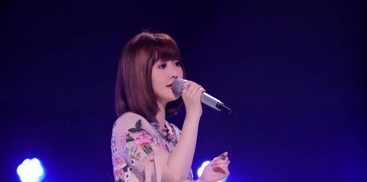 44岁的歌手金海心重出江湖!