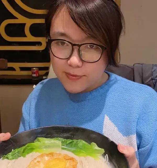 早期的浪味仙,真的很符合大胃王的身材,胖胖的圆圆的,没想到突然瘦成