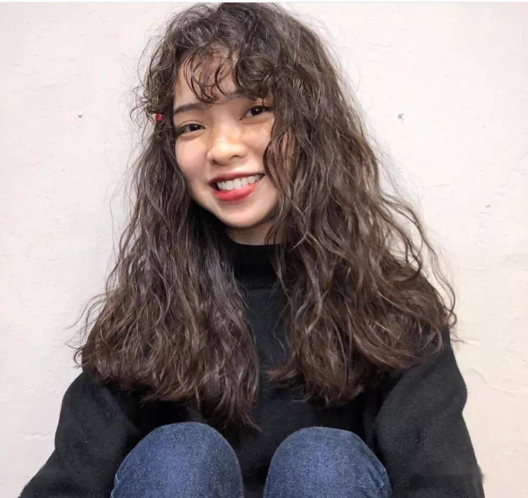 满头卷,秋冬依然很流行_中国_发型_形象