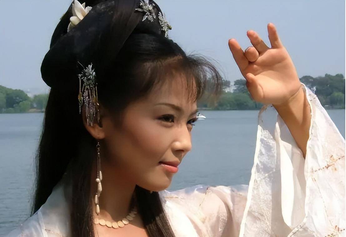 趁着热度的提升,刘涛又拍摄了电视剧《天龙八部》,并在其中扮演了阿朱