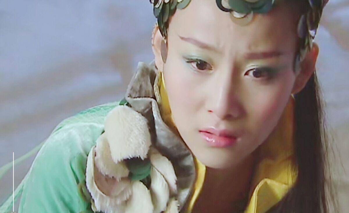 贾青演的龙女,陈紫函演的青蛇都爱穿_身材_粉色_衣服