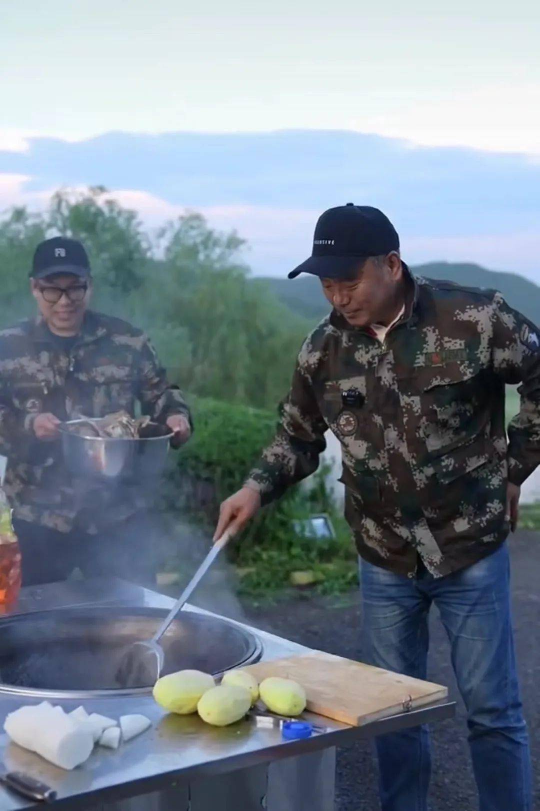 他很少开宝马了,换成了拖拉机_吴炳强_父亲_吴齐峰