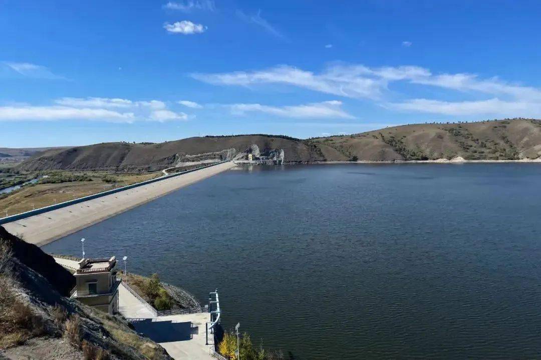 红花尔基水库位于伊敏河中游,是高纬度,高寒地区唯一一座大Ⅱ型水库