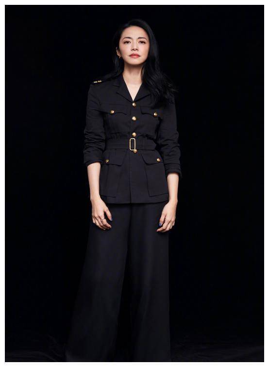 姚晨机场现身穿居家装,运动鞋配阔腿裤,却意外显胖10斤?