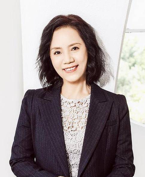 河南老戏骨岳跃利,前妻家喻户晓,二婚小11岁娇妻隐瞒从来不谈_刘芳