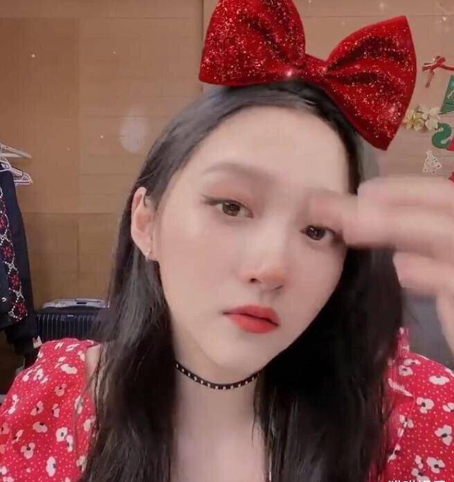 关晓彤创新用口红画全妆,本以为会很丑,效果却出乎意料_化妆_显得