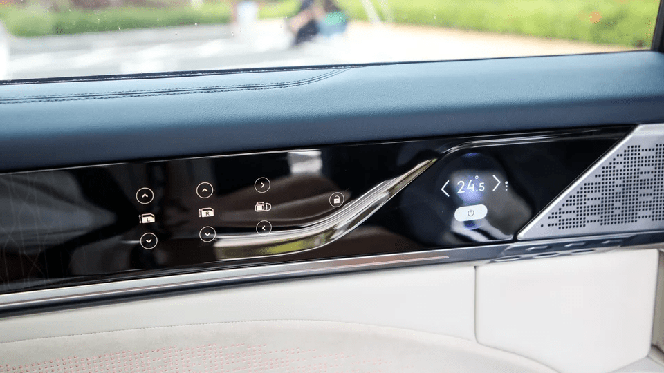 极氪009:入门就有702km续航,不够用就多花8.9万买顶配?_搜狐汽车_搜狐网
