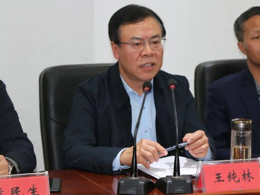 教科处段卫平主任从三方面安排了我校本学期思政工作.