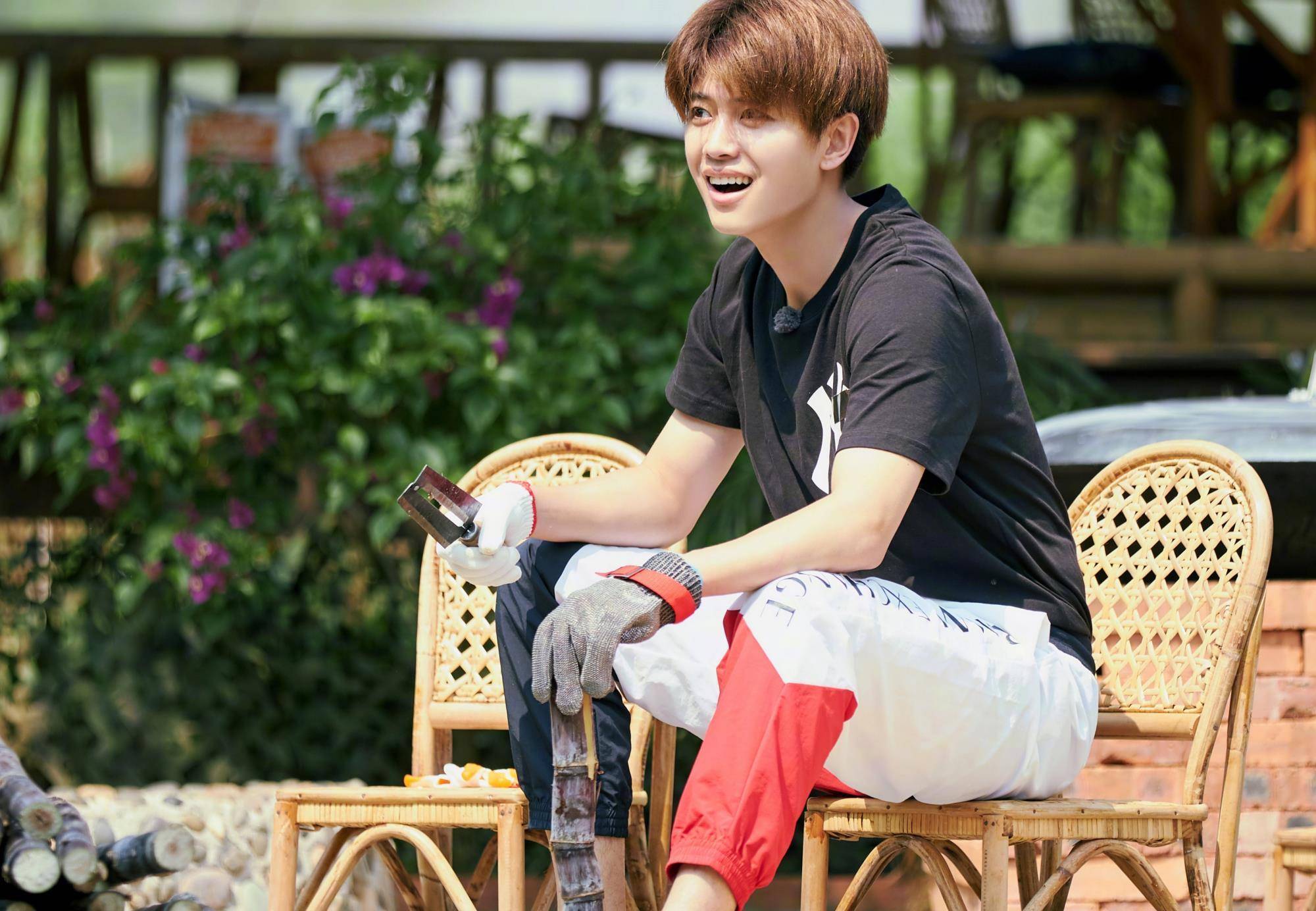 任嘉伦做客综艺像个吃播,粉丝喊话出镜_美食_时候_状态