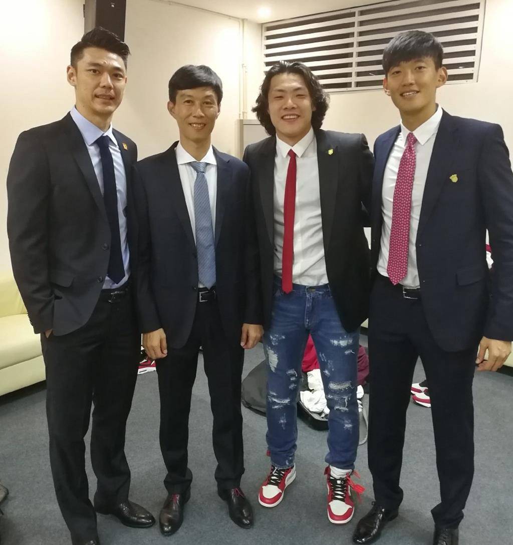 52岁前国脚是李铁好帮手,妻子是跳水运动员_区楚良_关雪清_八卦