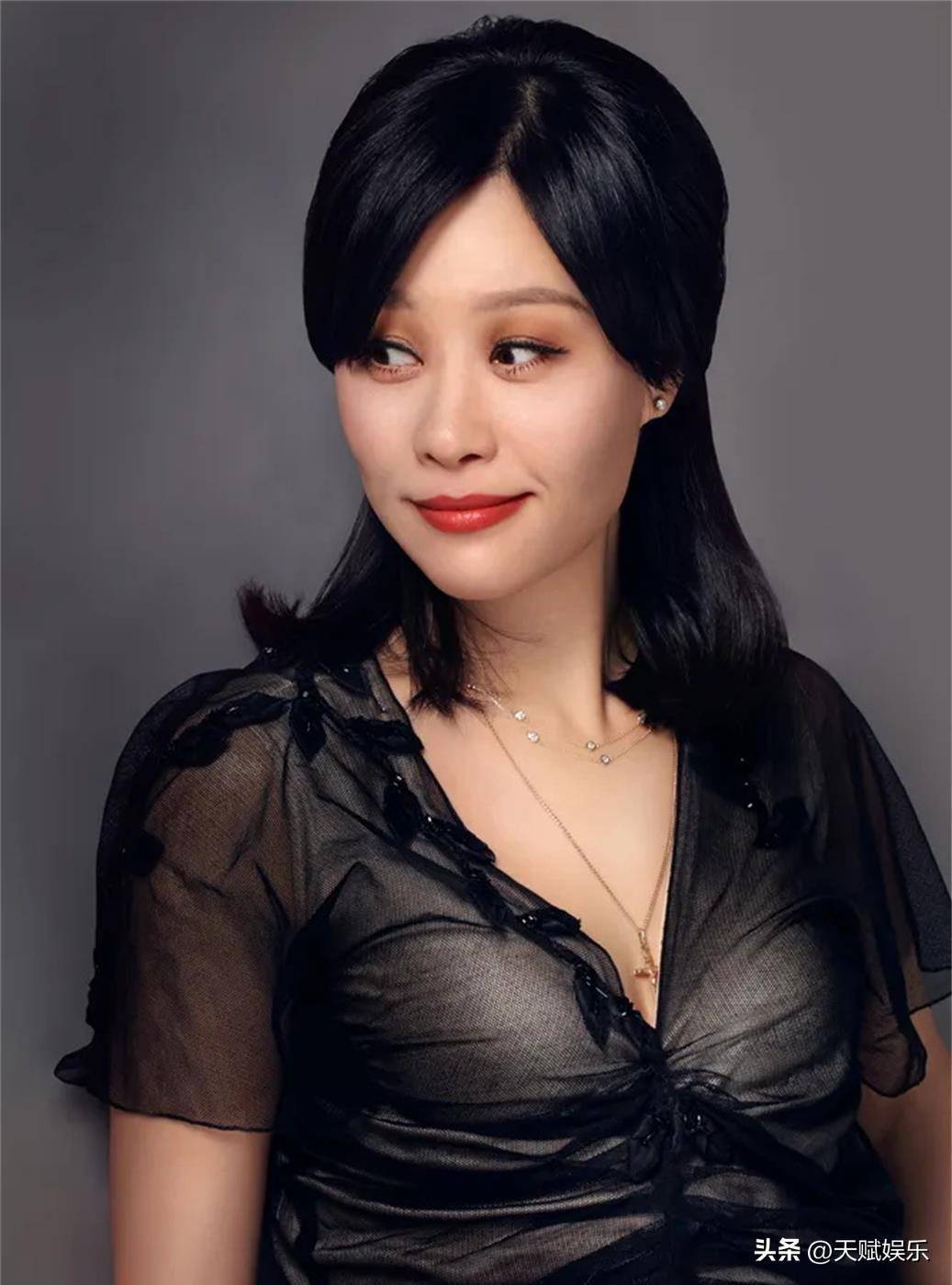 《蜗居》电视连续剧中饰演姜淼淼的女演员邬君梅写真(4)_图片_交流