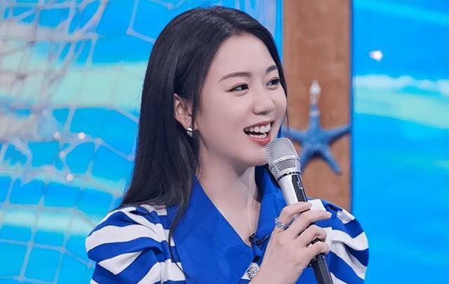 许嵩飞天颁奖典礼主持冯曦助理,22岁冯曦成年生活赢家_徐嵩_凤熙来