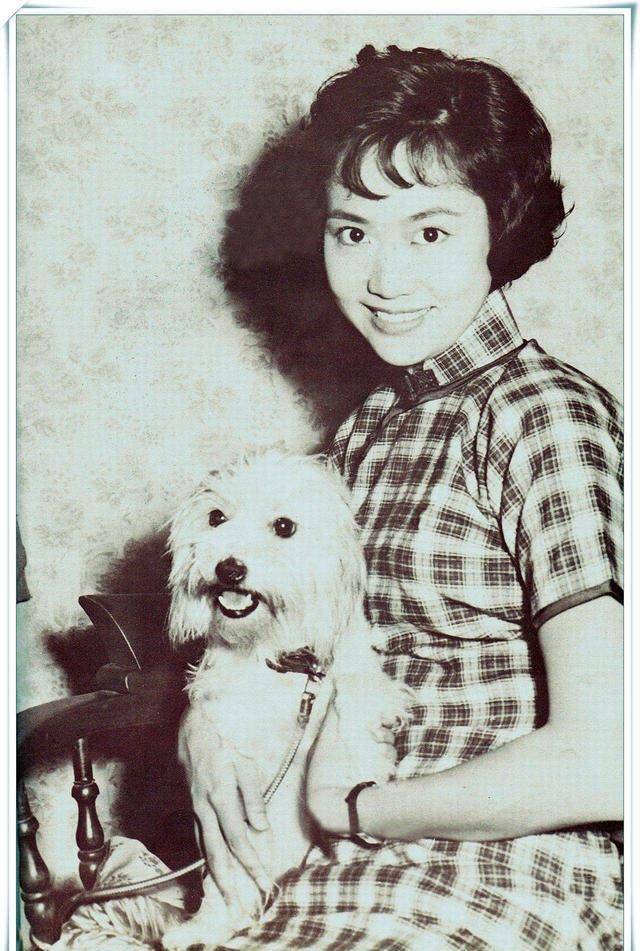1960年,葛兰主演了张爱玲编剧的《六月新娘》,西方人认为六月是结婚的