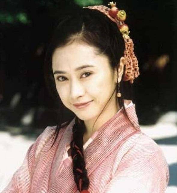 最美"钟灵"何美钿:曾是个体操冠军出身,今44岁单身零绯闻_生活_孩子