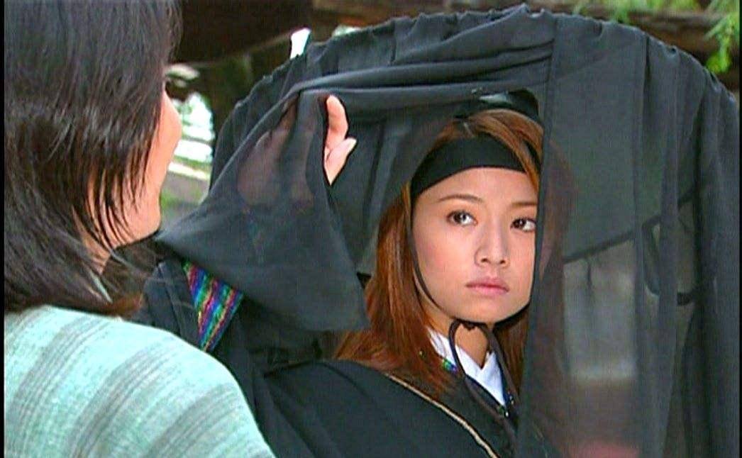 《乌龙闯情关》19年后,主角统统过气,而龙套疯女人后来却红到发紫!