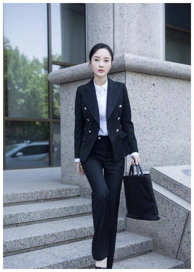 李小璐制服图片