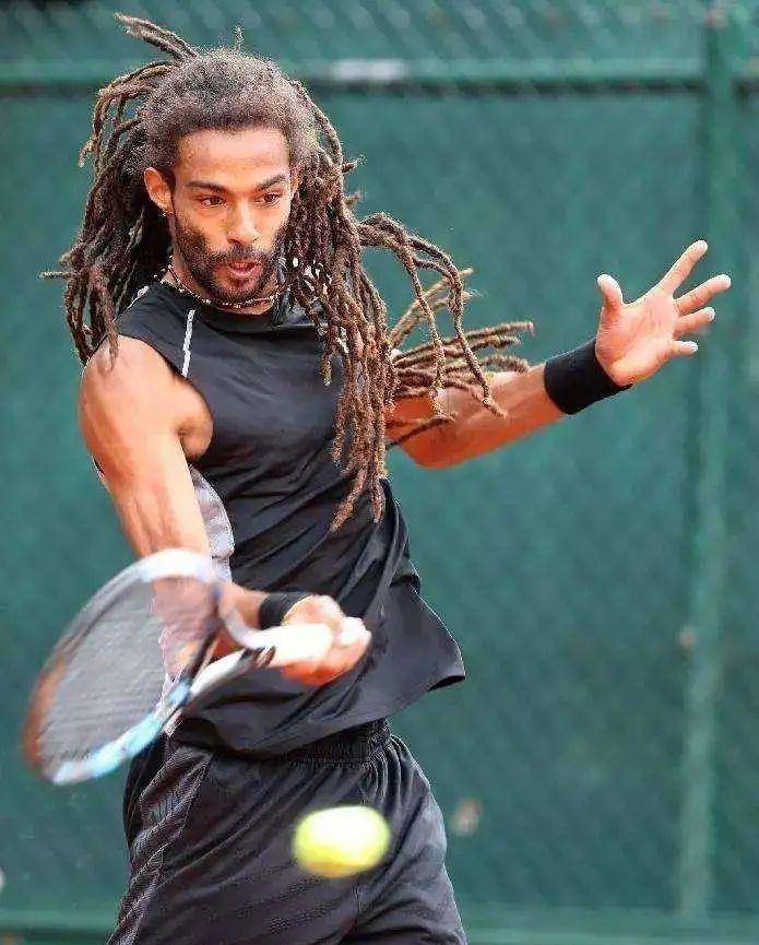 纹身,长发还有天赋,昔日话题球员也抵挡不了岁月蹉跎_达斯汀·布朗