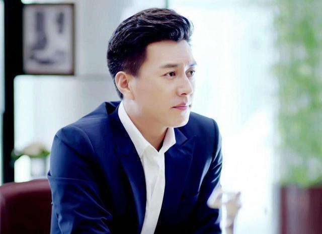 职场男神 靳东,娶二婚"北电才女"李佳,今一家四口生活如诗_罗志祥