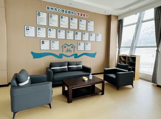 其中,深圳市精神卫生中心刘铁榜教授坐诊时间:每个月第一周星期四.