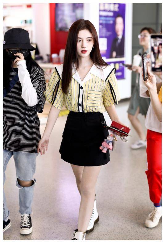 有种"节俭"叫鞠婧祎的马丁靴,穿一年还不扔,轻松凹出大长腿_老鼠_选择