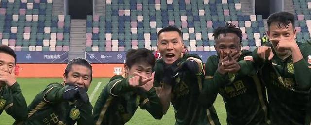 2-1！北京国安爆冷击败河南嵩山！张玉宁进球，斯坦利换人出奇效